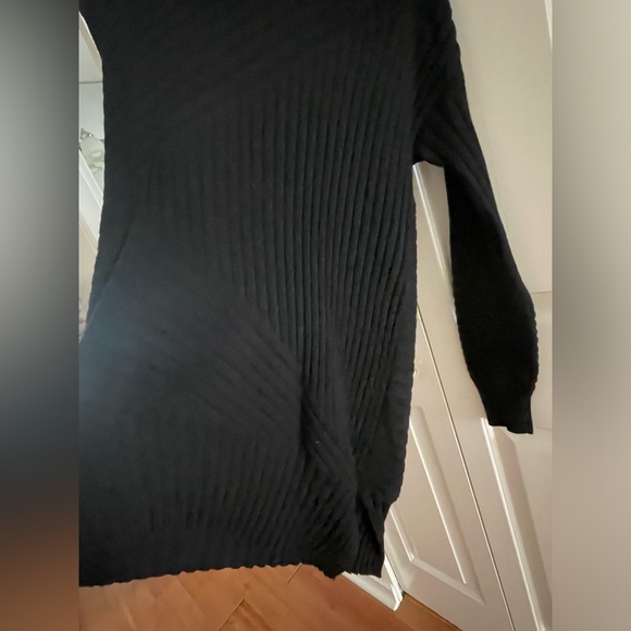 Black Sweater Size M - Picture 2 of 3